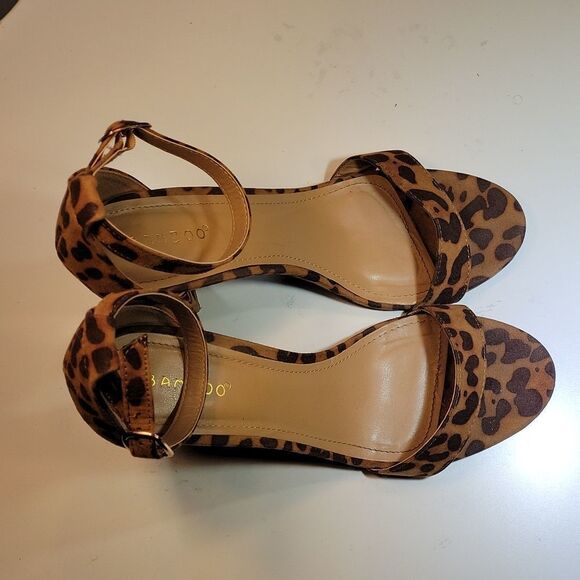 RAMPAGE BAMBOO ANIMAL PRINT DESIGN BLOCK OPEN TOE SINGLE BAND ACROSS SANDAL - Picture 7 of 16